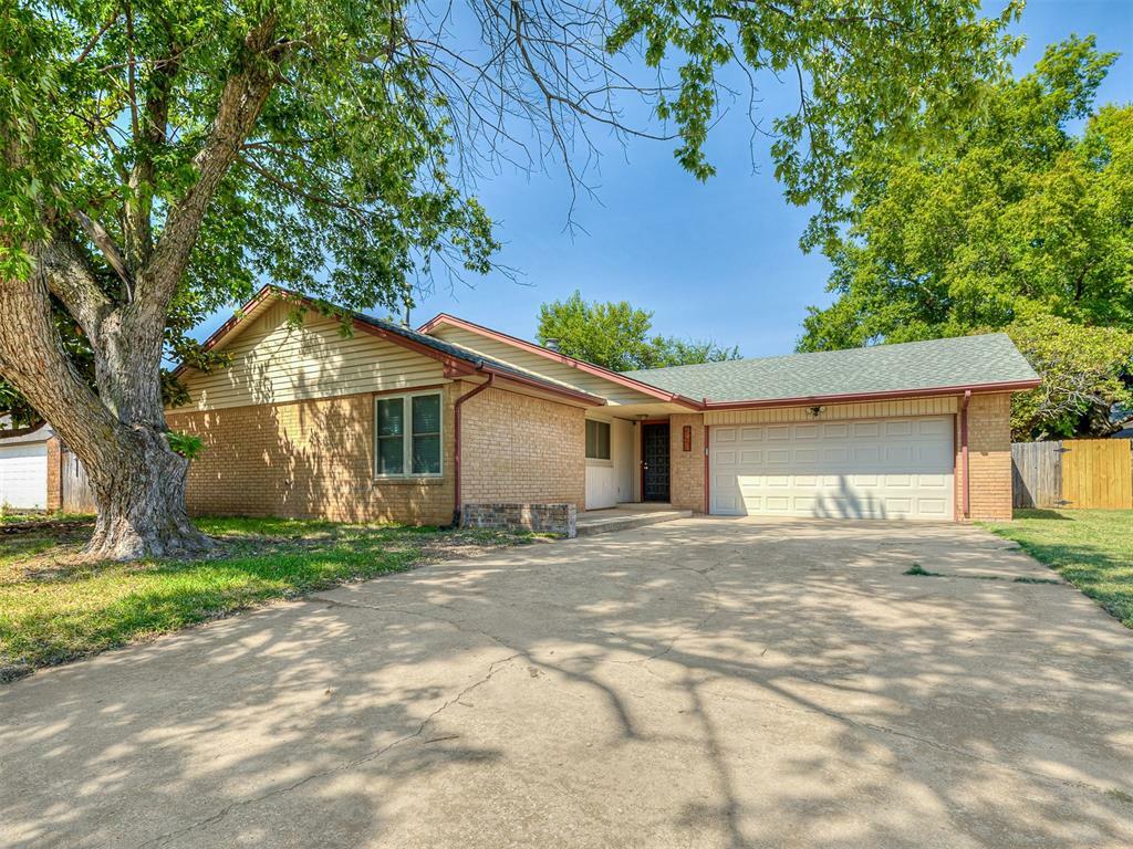 Property Photo:  2121 Whiteoak Circle  OK 73071 