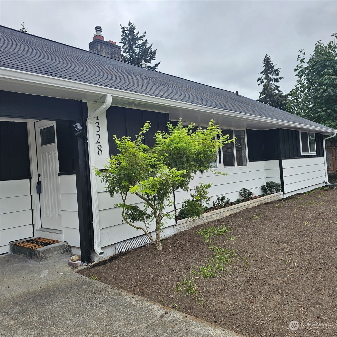 Property Photo:  1328 Hensley Street NE  WA 98516 