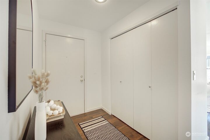 Property Photo: 500 Aloha Street E307 WA 98109