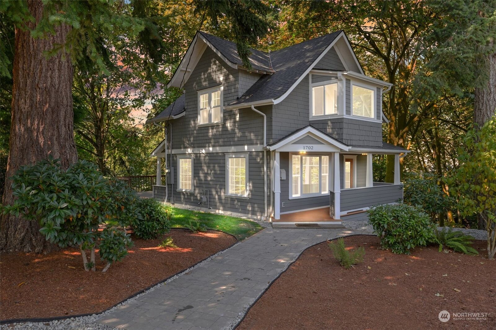 Property Photo:  1702 N Pine  WA 98406 