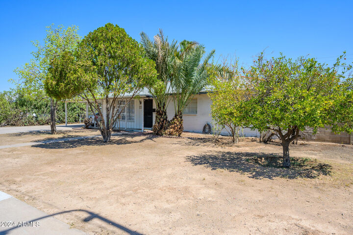 Property Photo: 5813 N 23rd Avenue AZ 85015