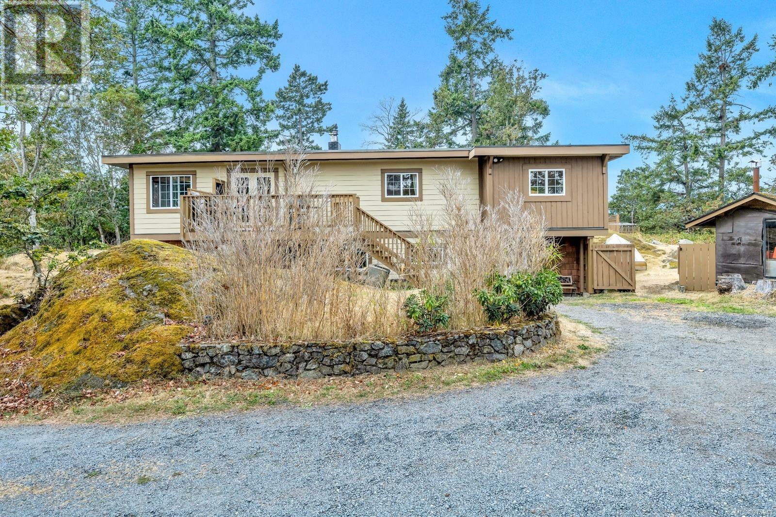 Photo de la propriété:  2586 Rainville Road  BC V9B 3N1 