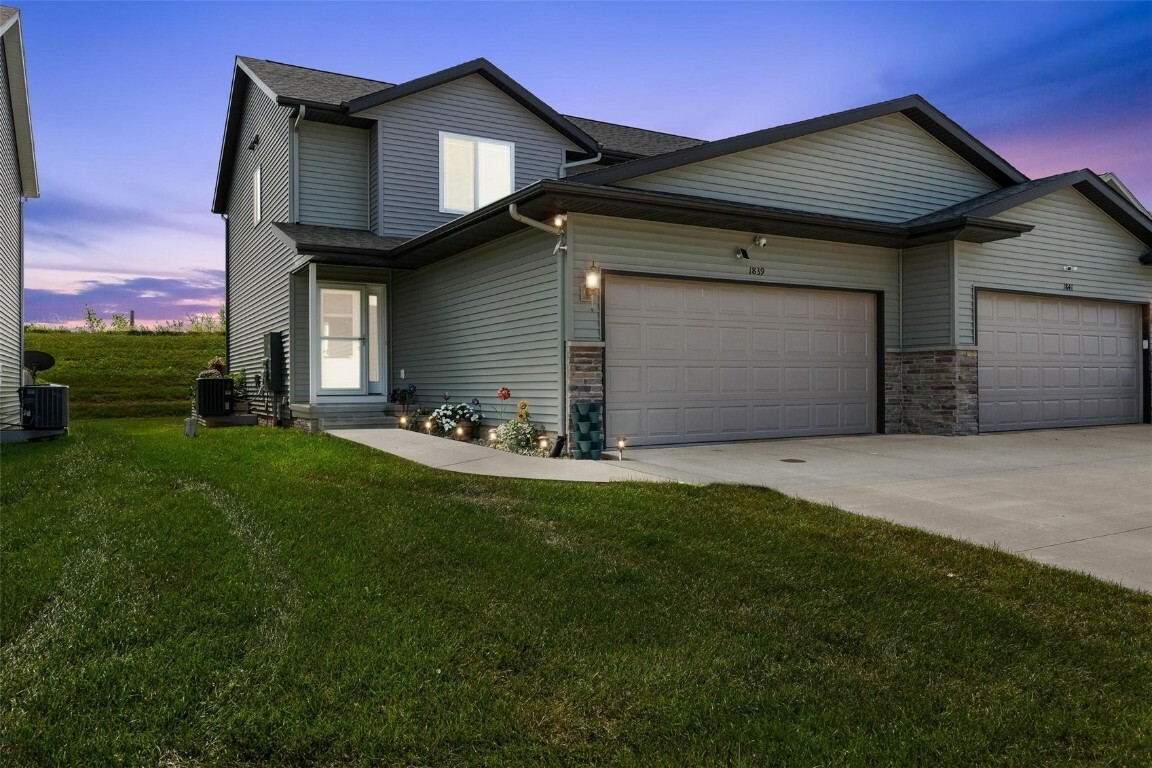 Property Photo:  1839 Rosehill Drive SW  IA 52404 