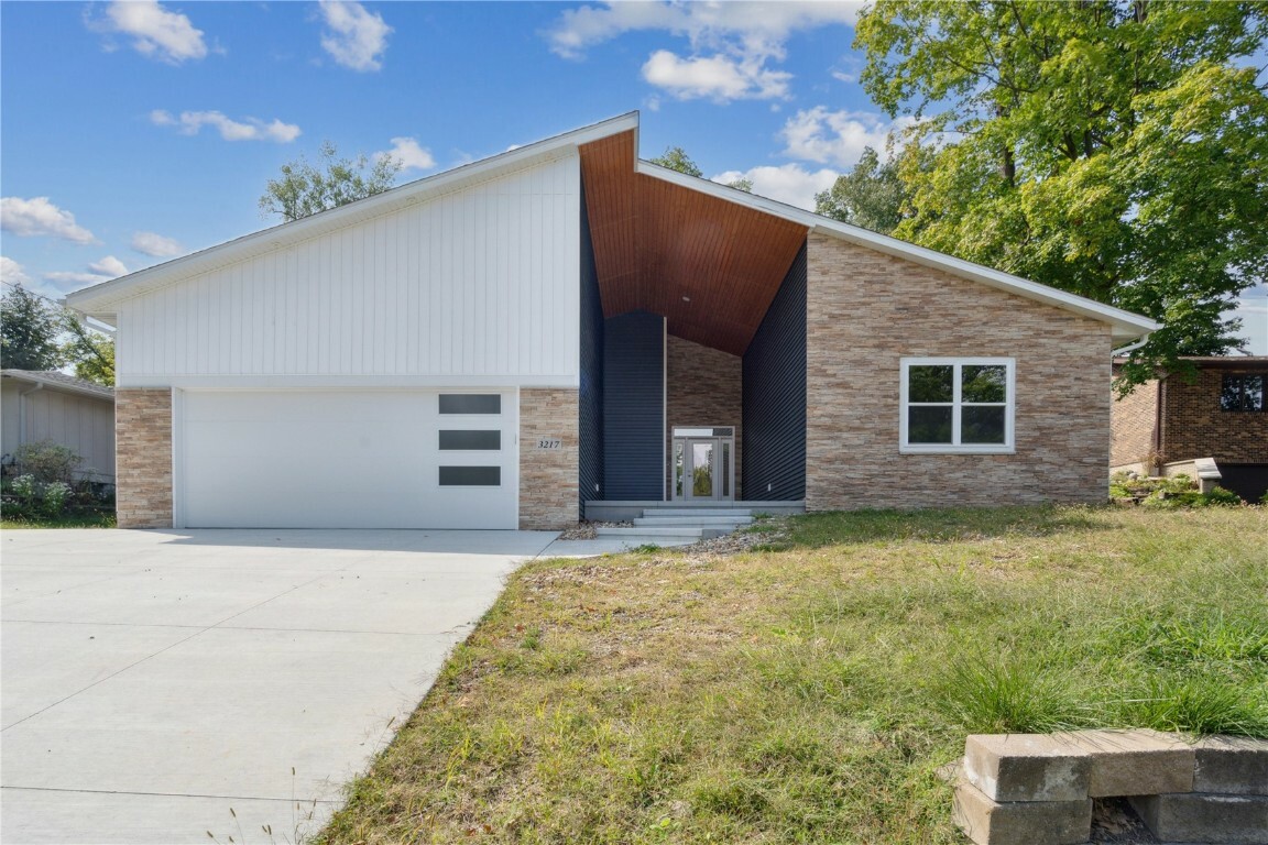 Property Photo:  3217 Timber Valley Court NE  IA 52402 