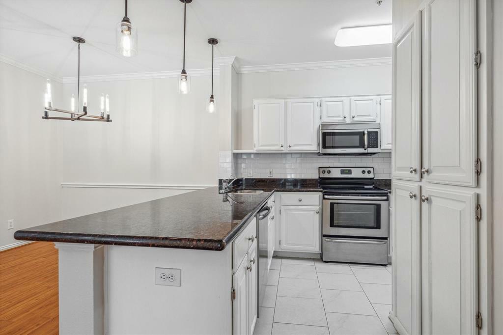 Property Photo:  2111 Welch Street A122  TX 77019 