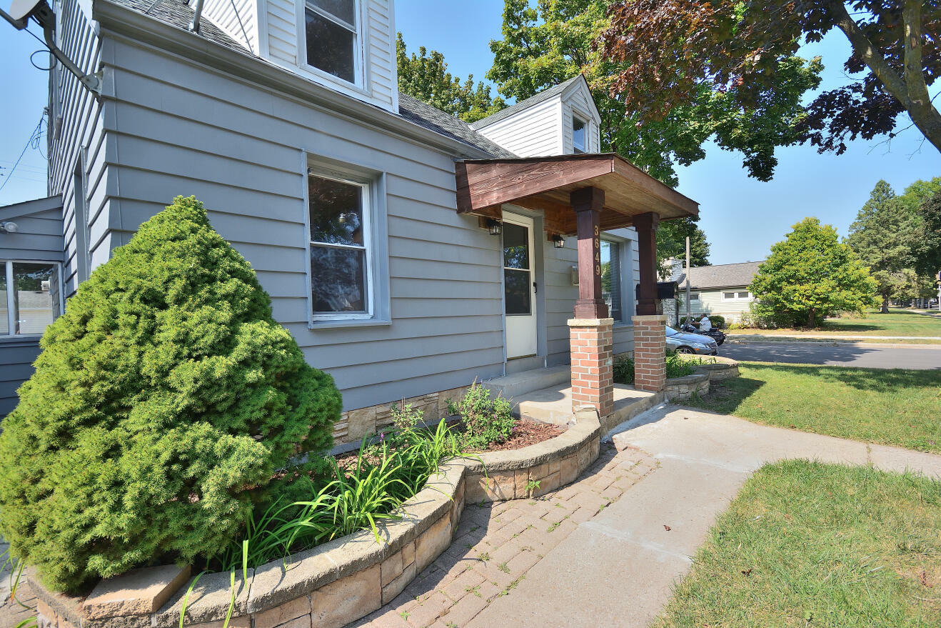 Property Photo:  3649 S Pine Ave  WI 53207 