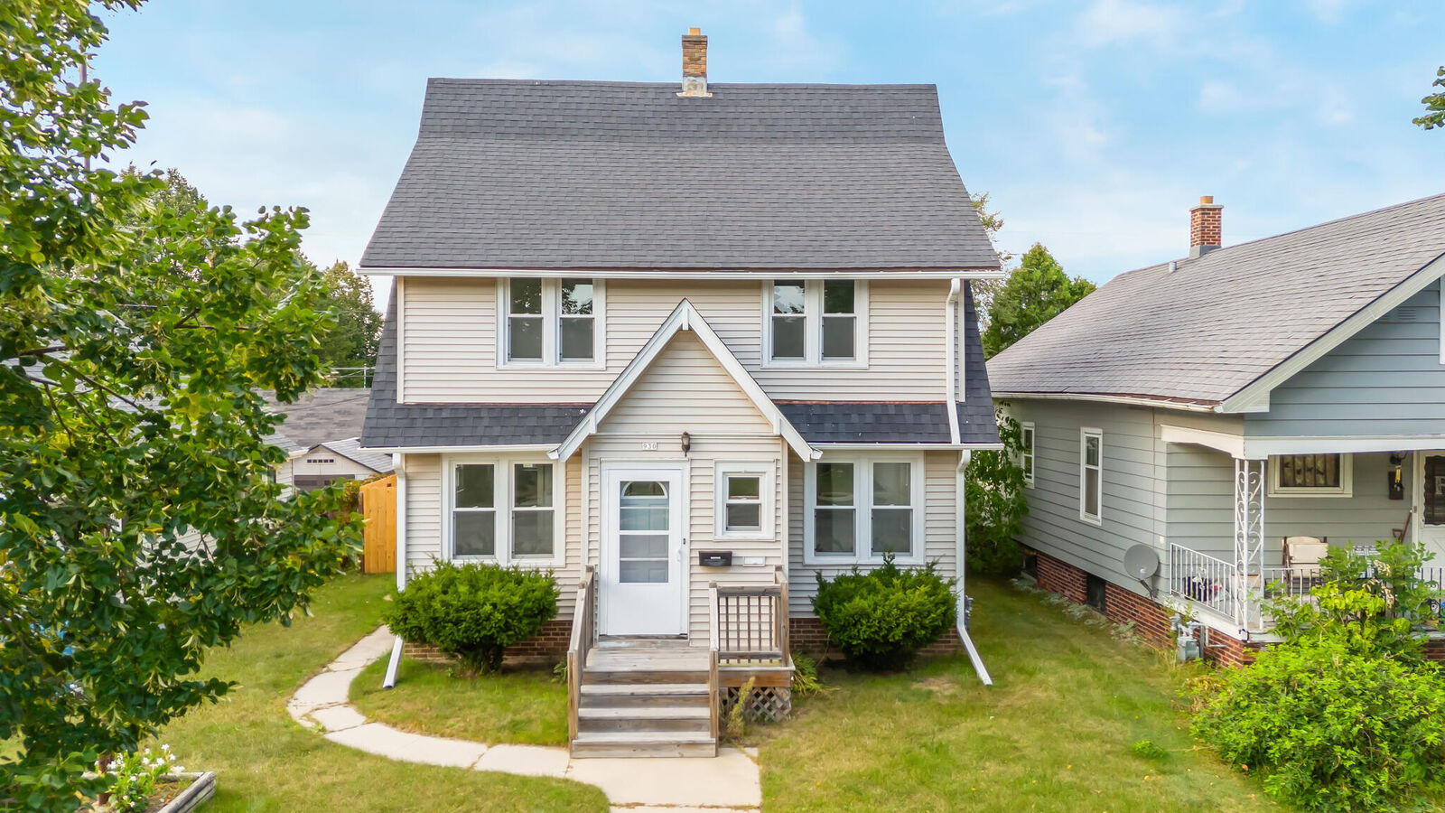 Property Photo:  930 Union Ave  WI 53081 