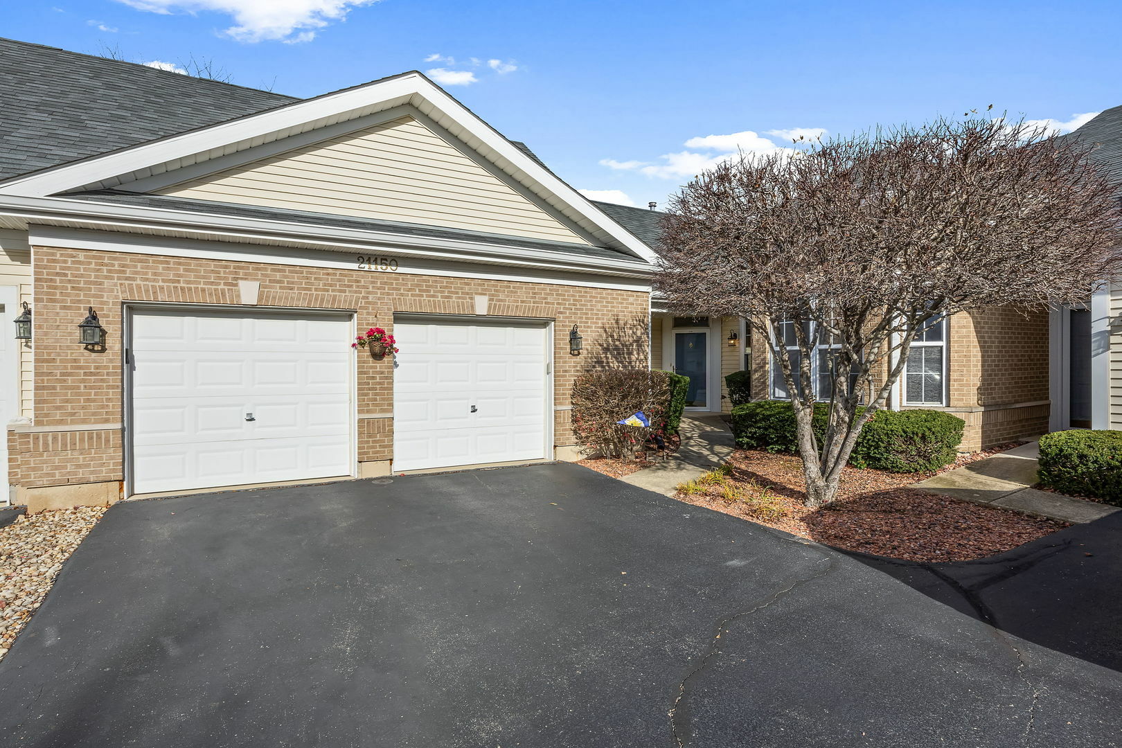 Property Photo:  21150 W Cypress Lane  IL 60544 