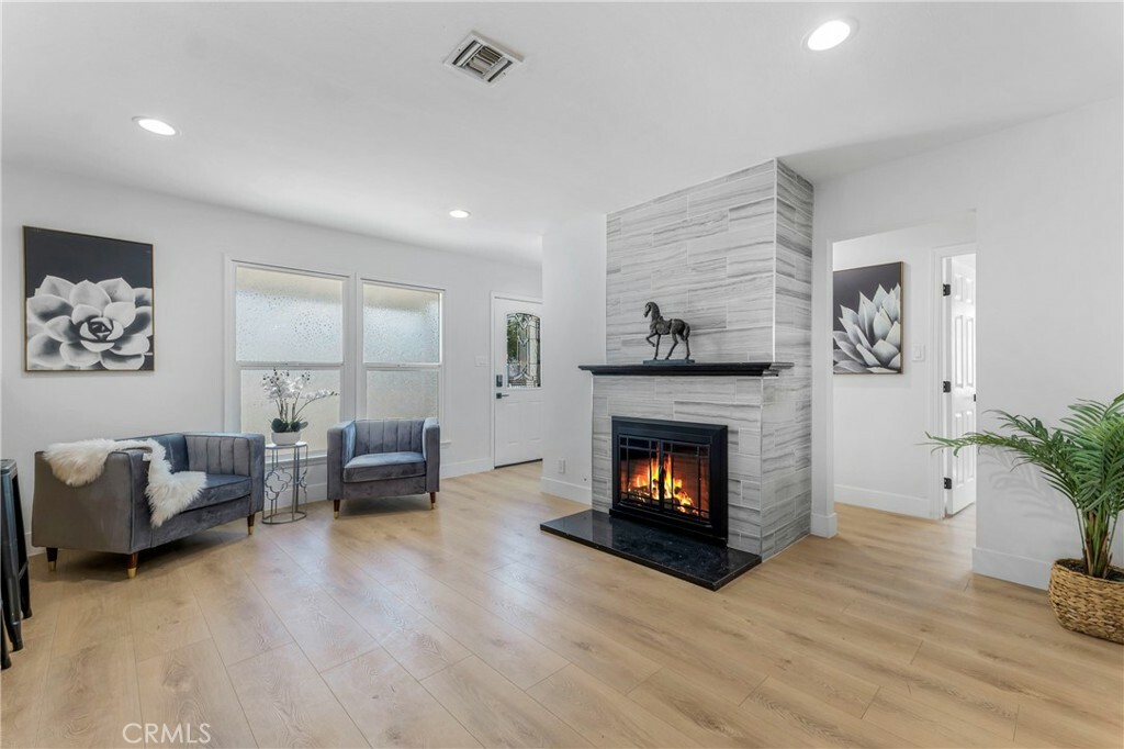 Property Photo:  17405 Stagg Street  CA 91325 