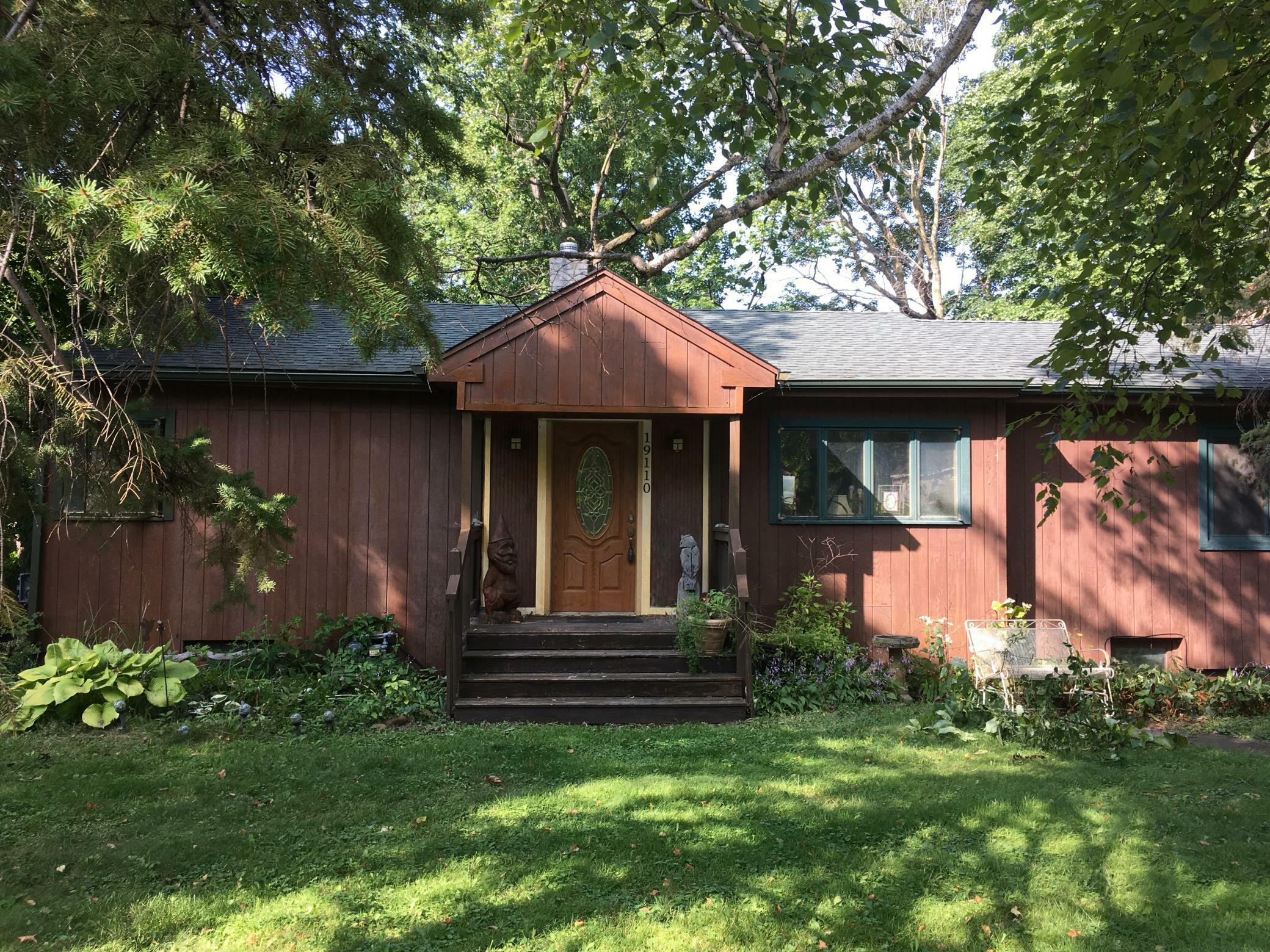 Property Photo:  19110 Lake Avenue  MN 55391 