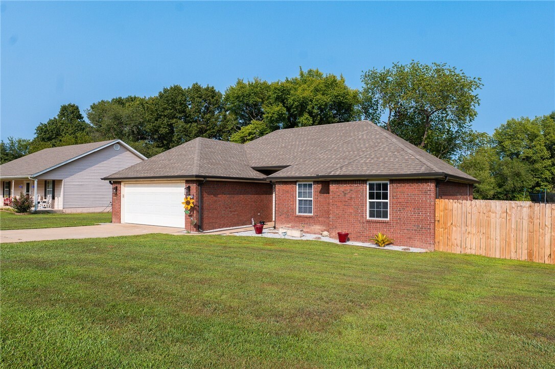 Property Photo:  2028 Park Circle  AR 72751 