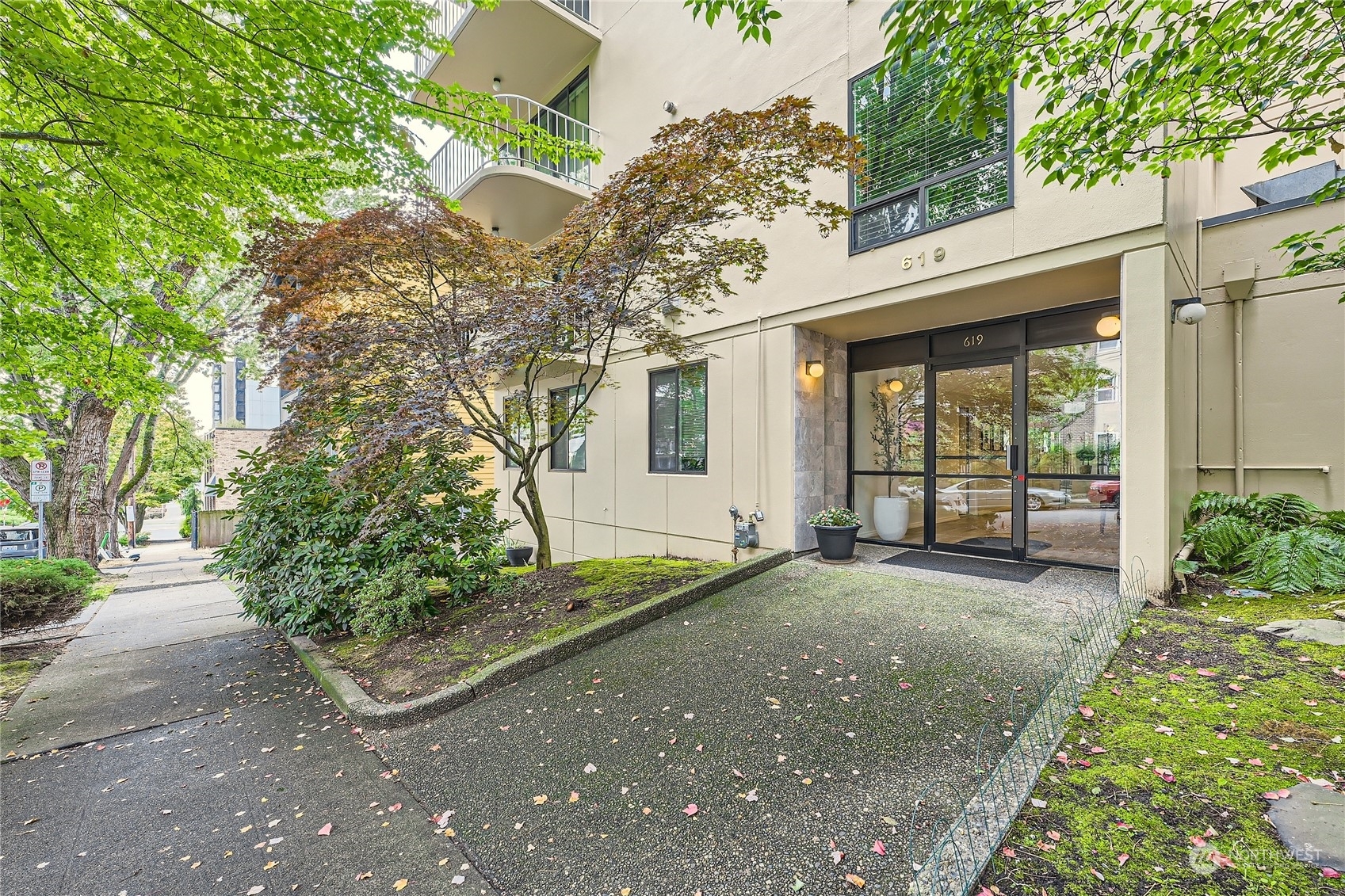 619 5th Avenue W 401  Seattle WA 98119 photo