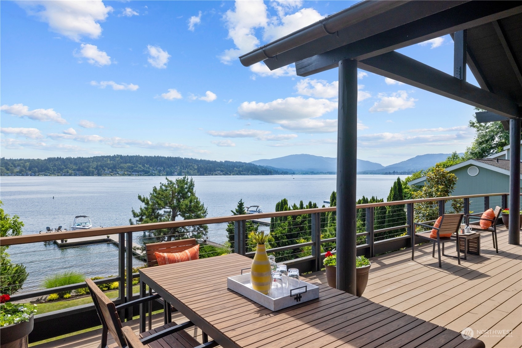 Property Photo:  1402 W Lake Sammamish Parkway SE  WA 98008 