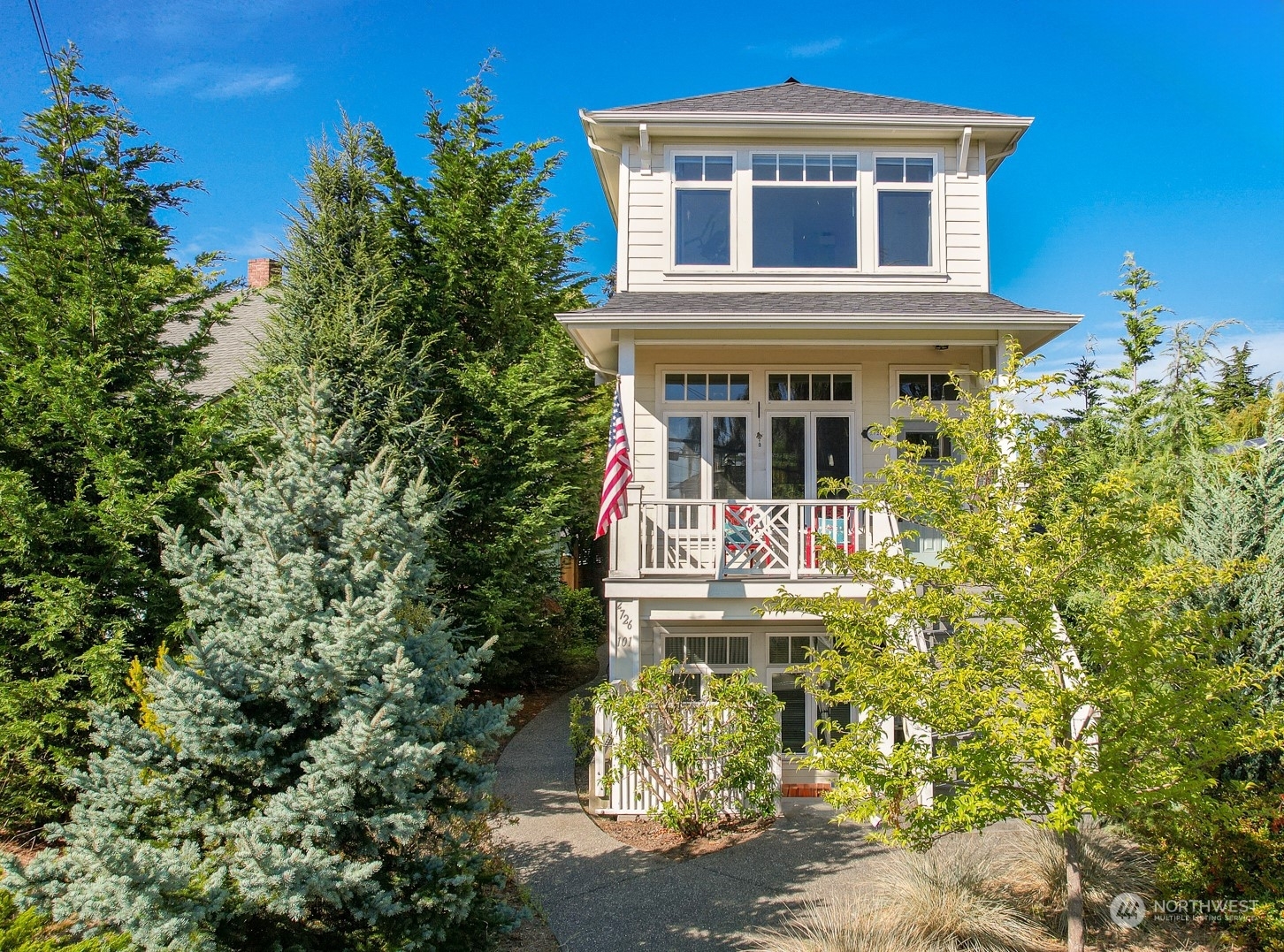 Property Photo:  2726 Eldridge Avenue  WA 98225 