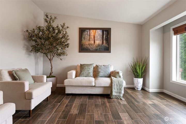 Property Photo: 860 E Gemstone WA 99344