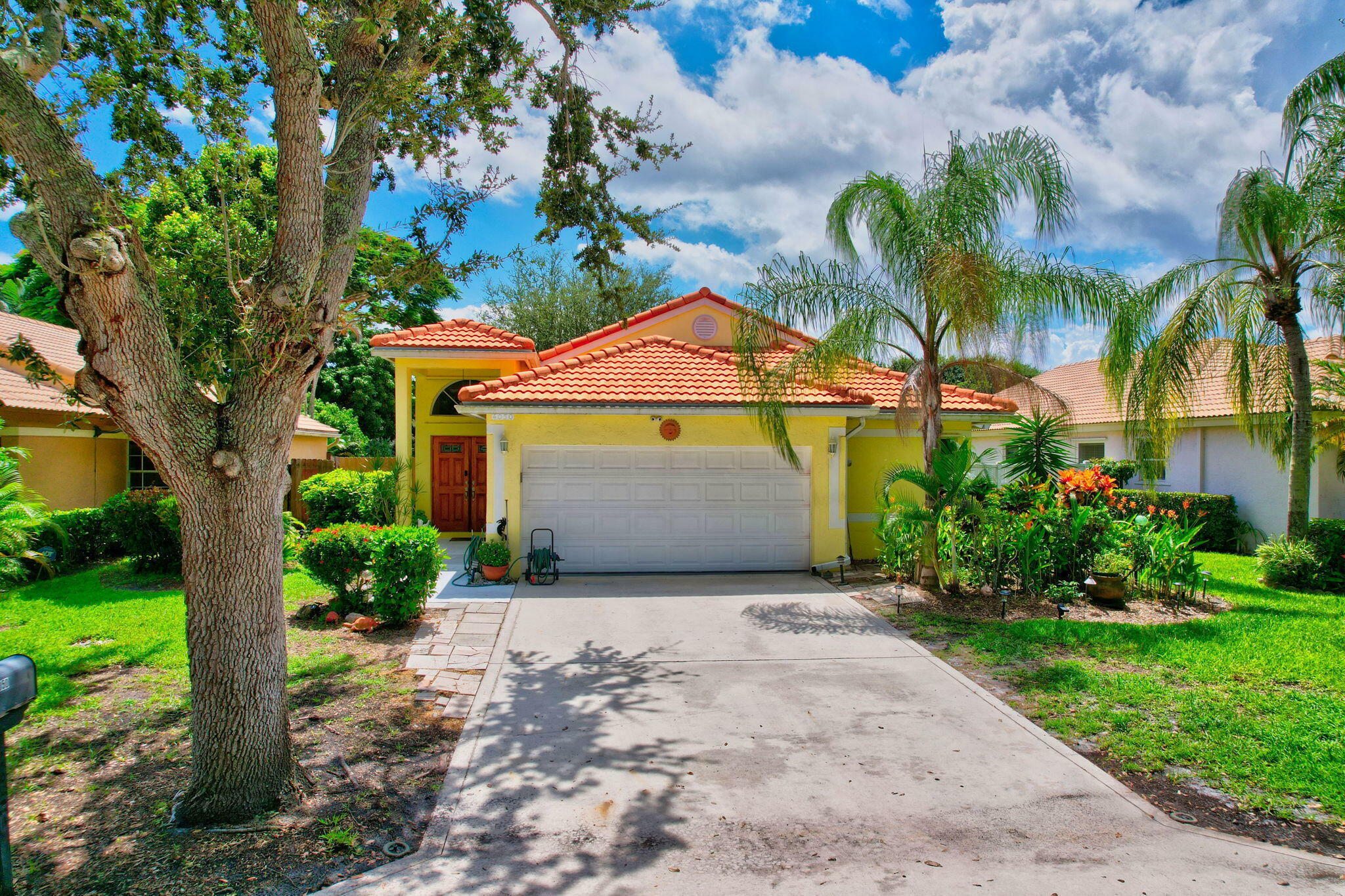 Property Photo:  4050 Laurelwood Lane  FL 33445 