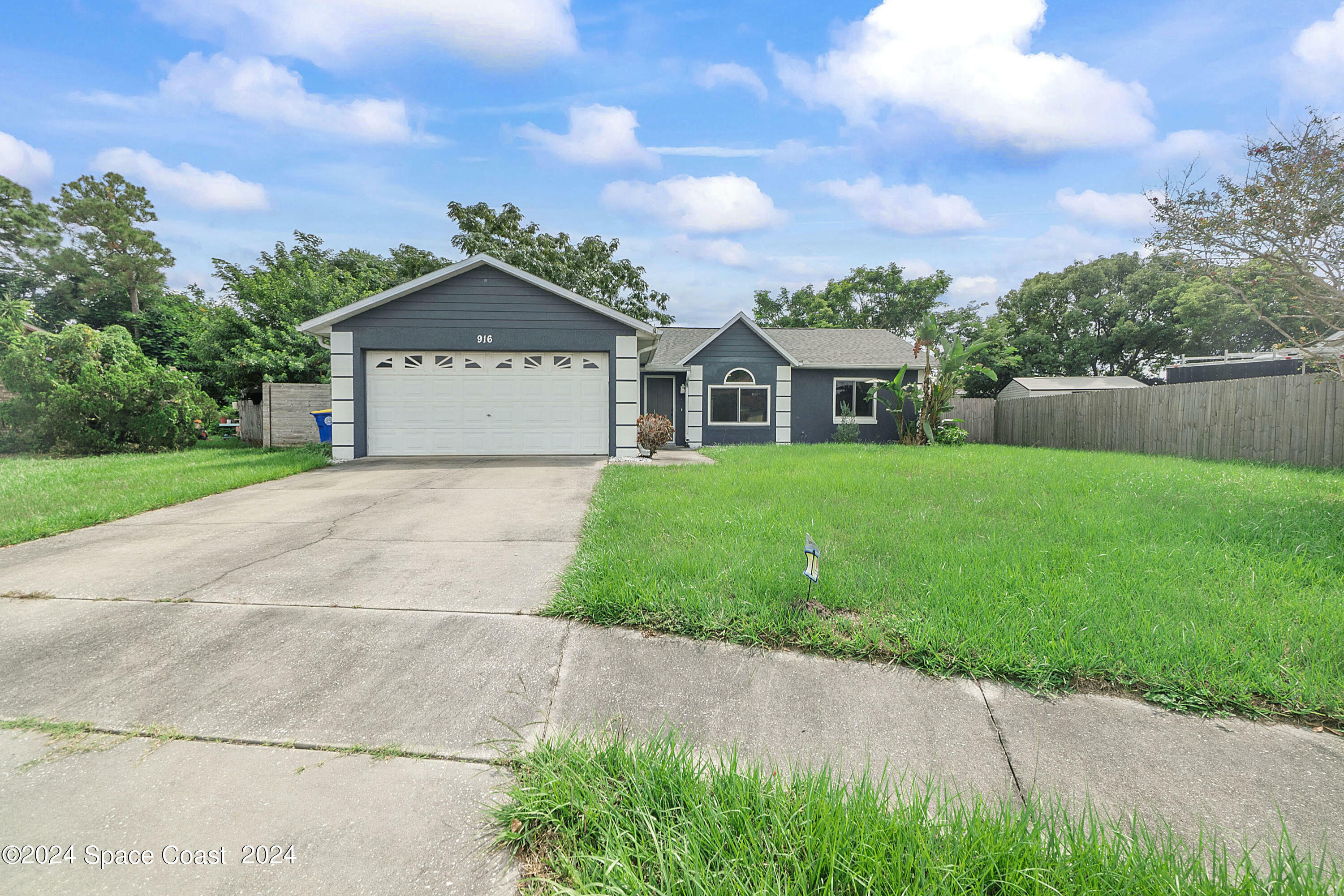 Property Photo:  916 Jack Pine Court  FL 32955 