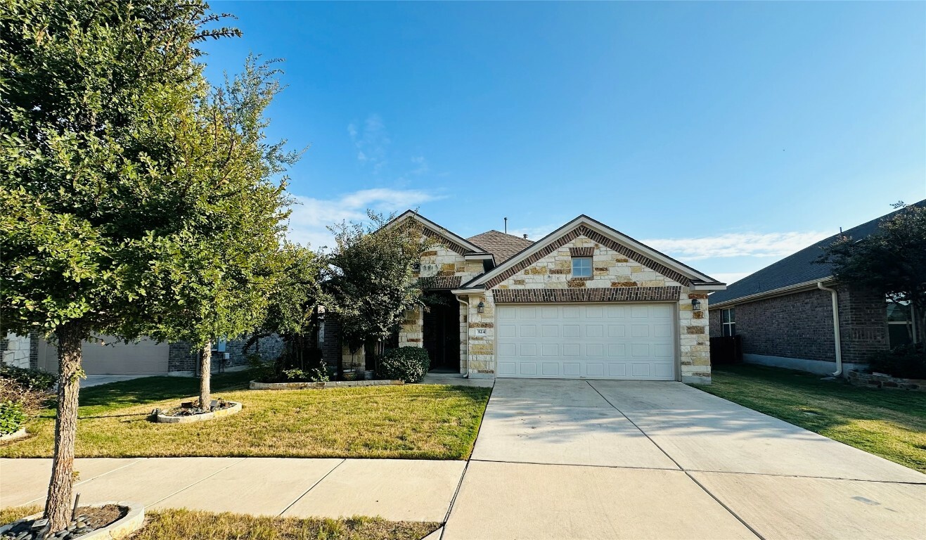 Property Photo:  324 Beretta Circle N  TX 78628 