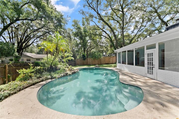 Property Photo: 420 Columbus Circle FL 32750