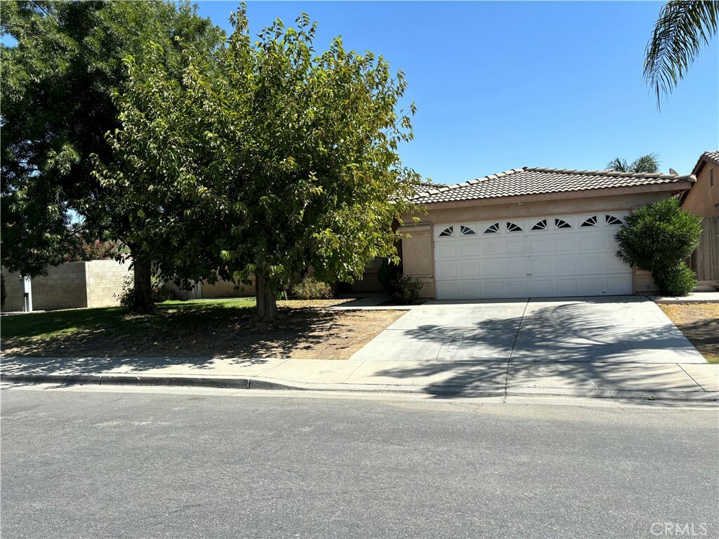 Property Photo:  603 Calle Del Sol Street  CA 93307 