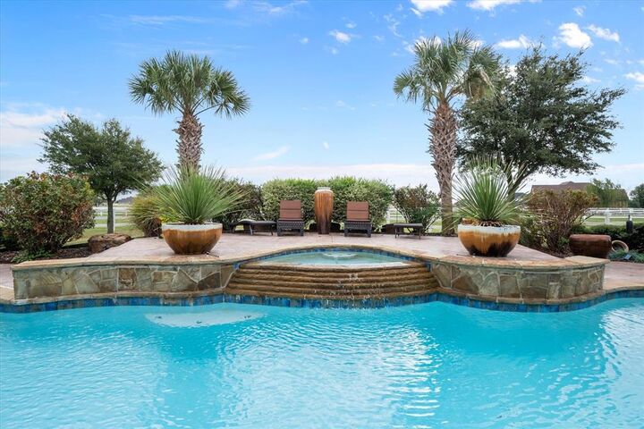 160 Steel Dust Drive  Red Oak TX 75154 photo