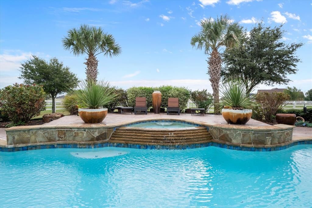 Property Photo: 160 Steel Dust Drive TX 75154