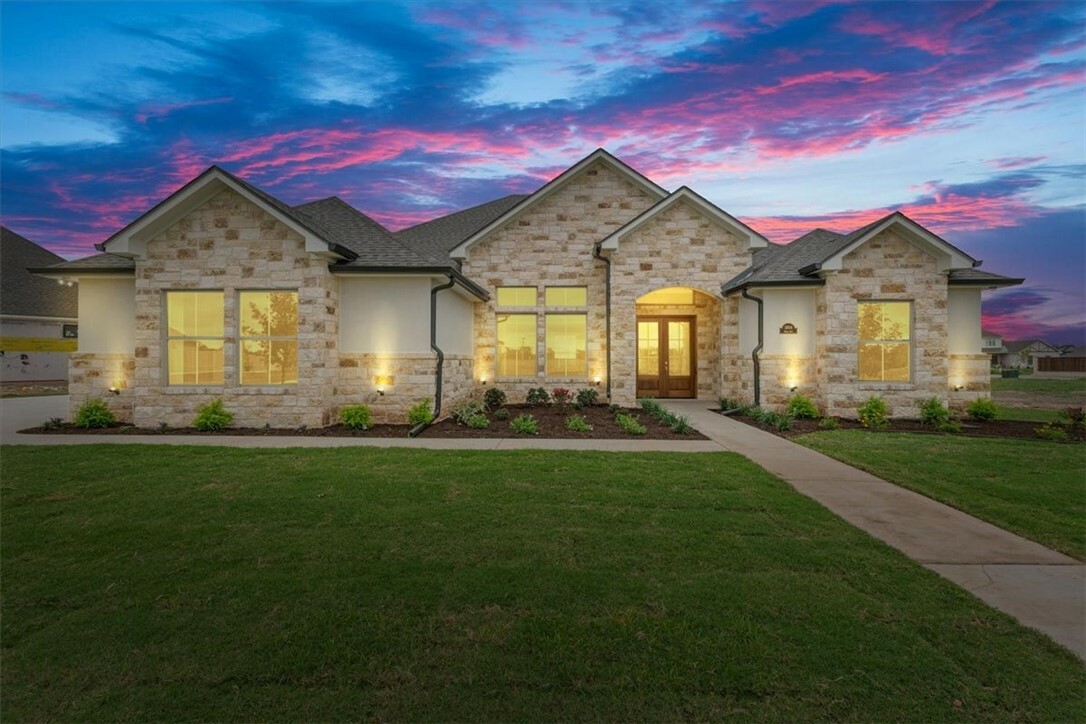 Property Photo:  1004 Roses Run  TX 76657 