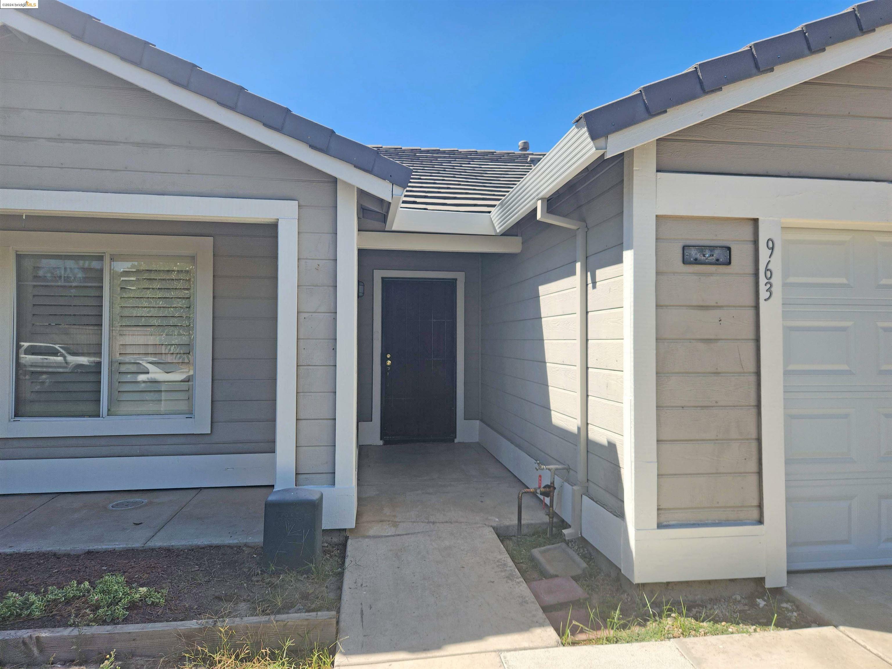 Property Photo:  963 Sanddollar Cir  CA 95206 