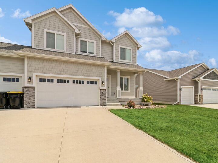 Property Photo: 1401 S 10th Street IA 50003