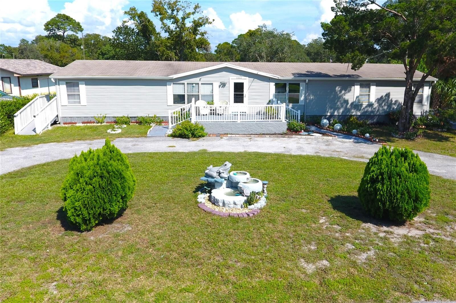 Property Photo:  13822 Litewood Drive  FL 34669 