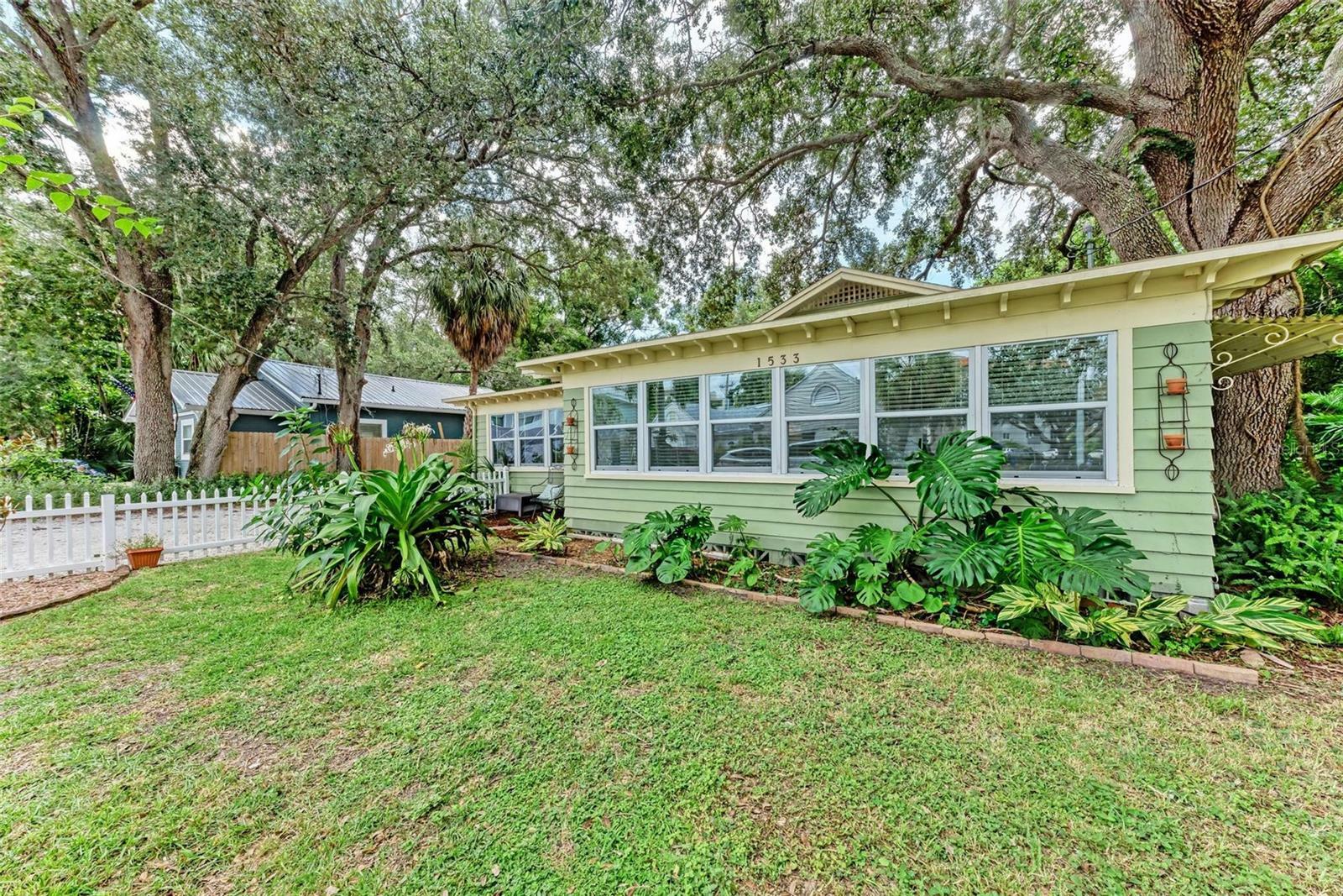 Property Photo:  1533 1st Ave Drive W  FL 34205 