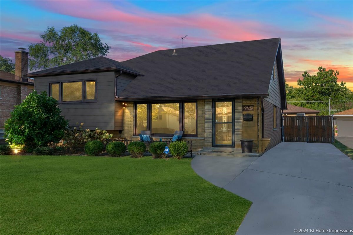 Property Photo: 10612 S Leclaire Avenue IL 60453