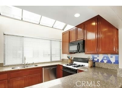 Property Photo:  1124 E Chestnut Street 42  CA 91205 