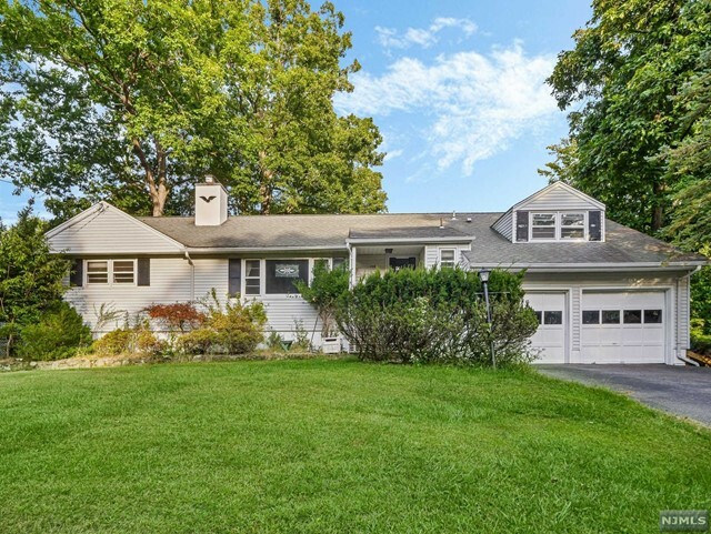 Property Photo:  104 Hillcrest Drive  NJ 07470 