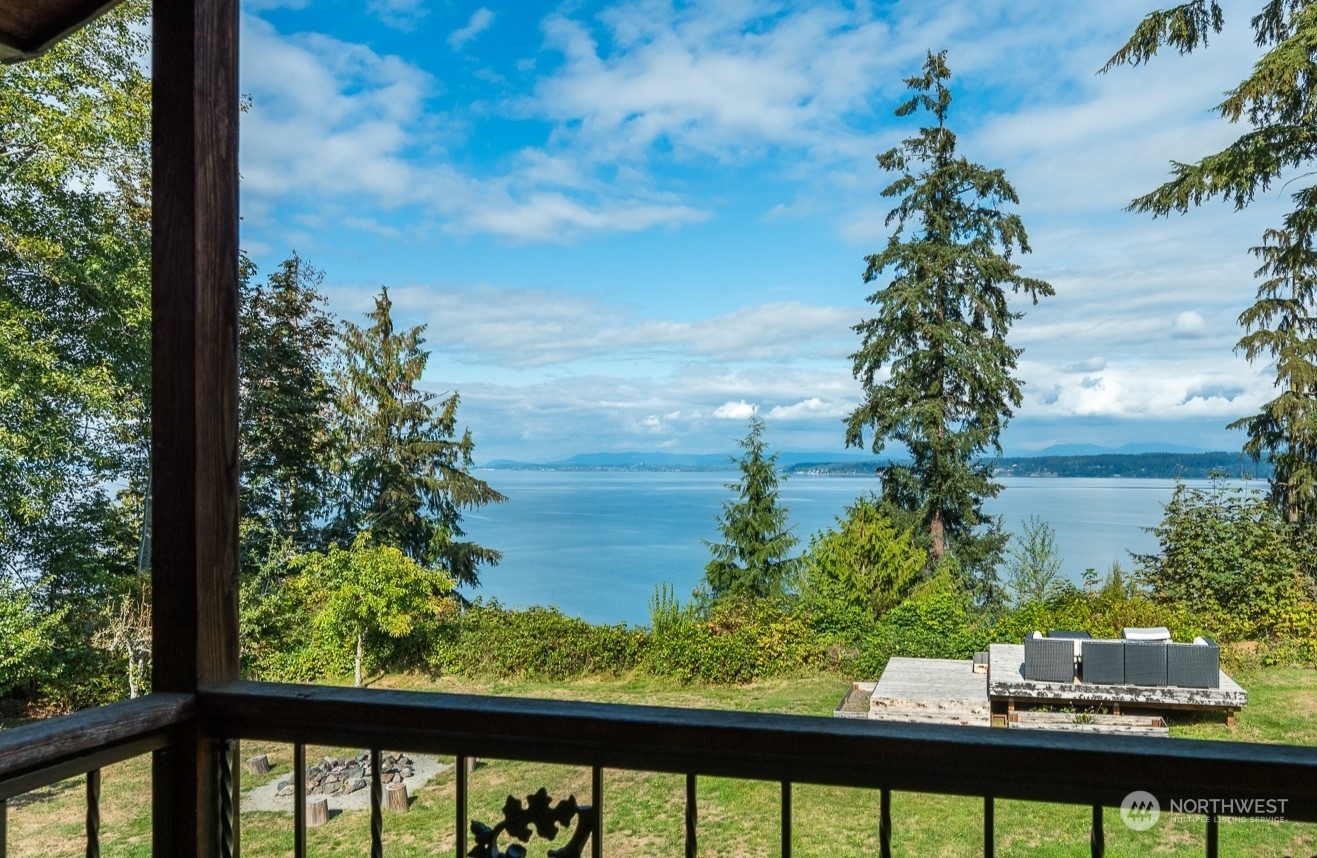 Property Photo:  2681 S East Camano Dr  WA 98282 