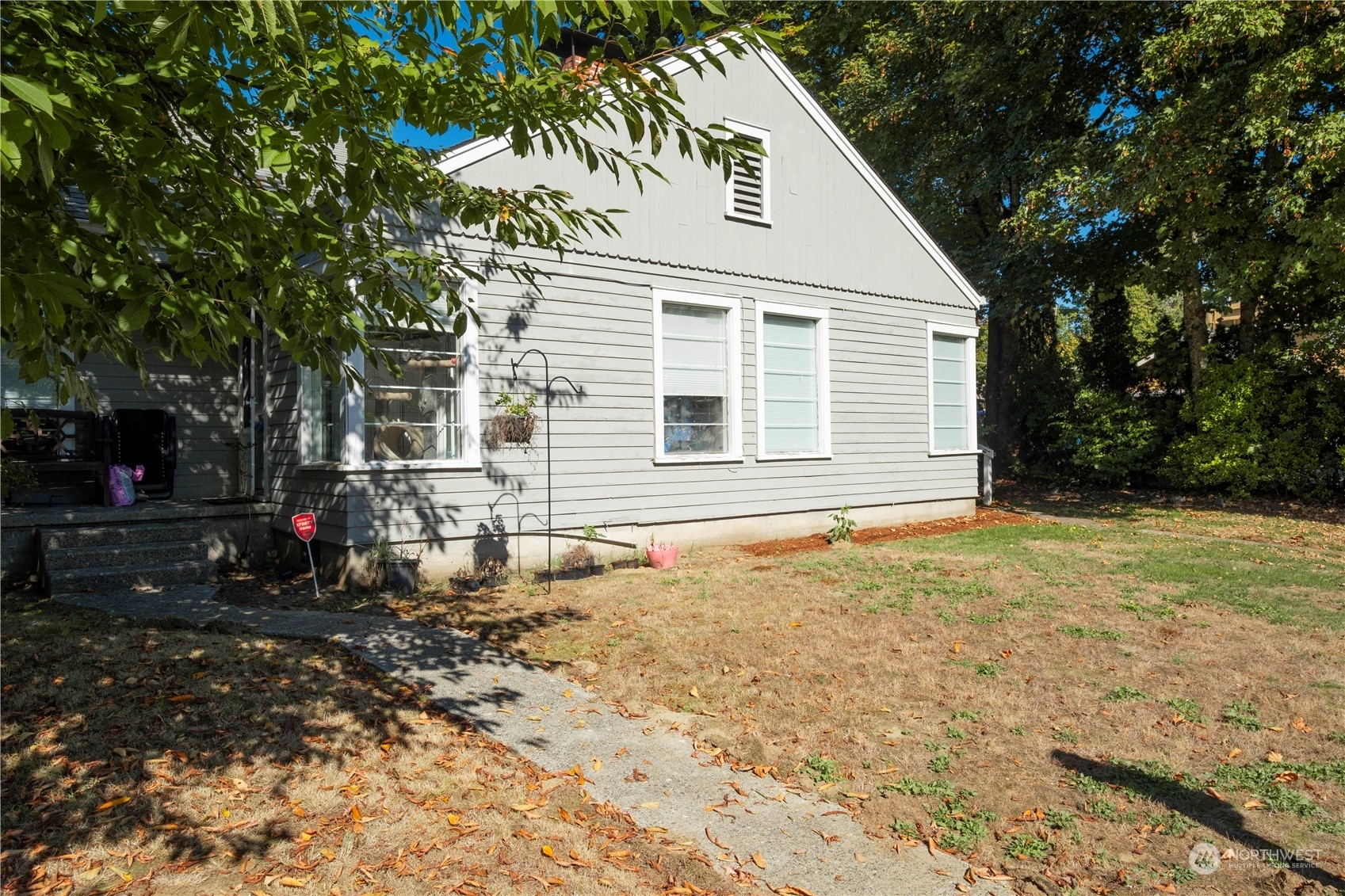 Property Photo:  520 Bates Street SE  WA 98501 