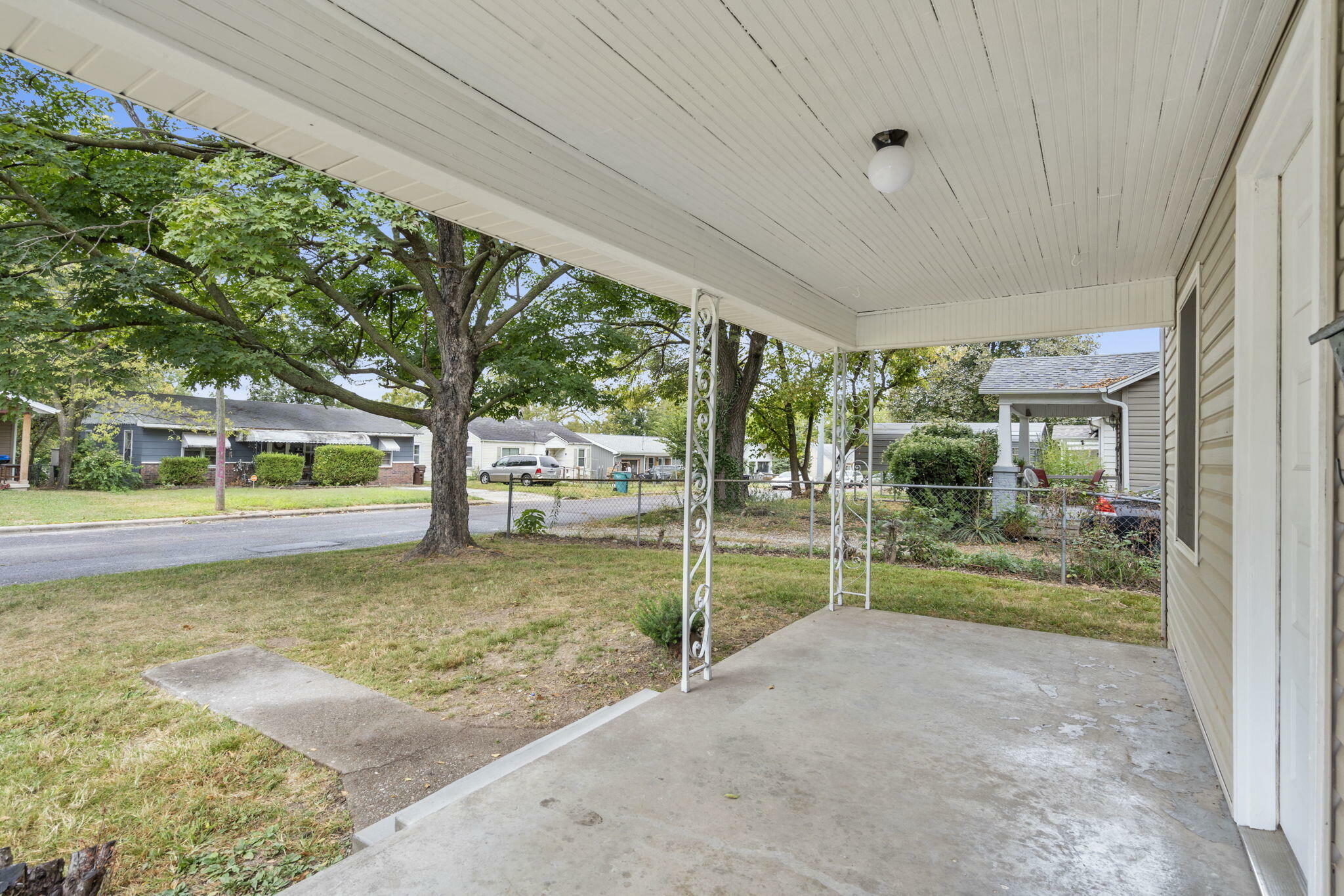 Property Photo:  2238 N Farmer Avenue  MO 65803 