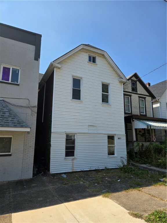 Property Photo:  1205 Victoria Ave  PA 15068 