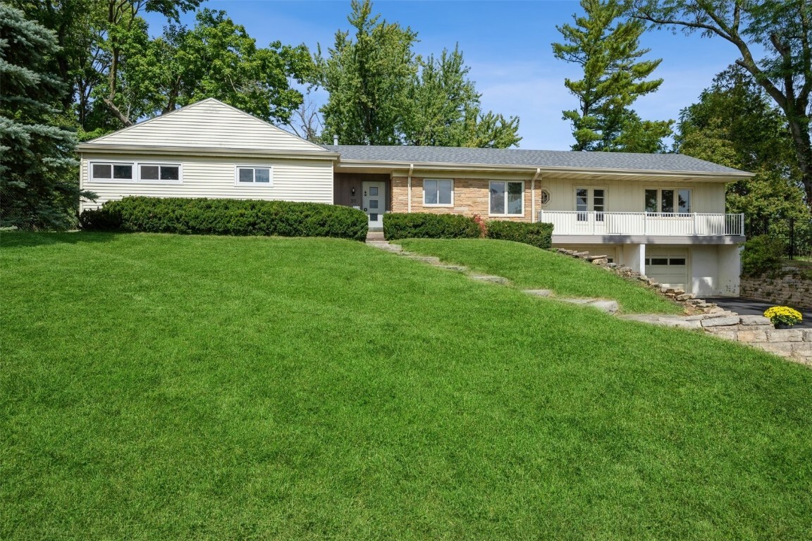 Property Photo:  311 Trail Ridge Road SE  IA 52403 