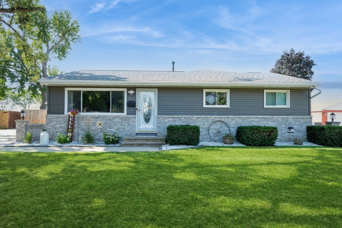 Property Photo:  1021 Bowler Street  IA 52233 