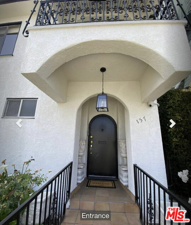 Property Photo:  157  S Elm Dr  CA 90212 