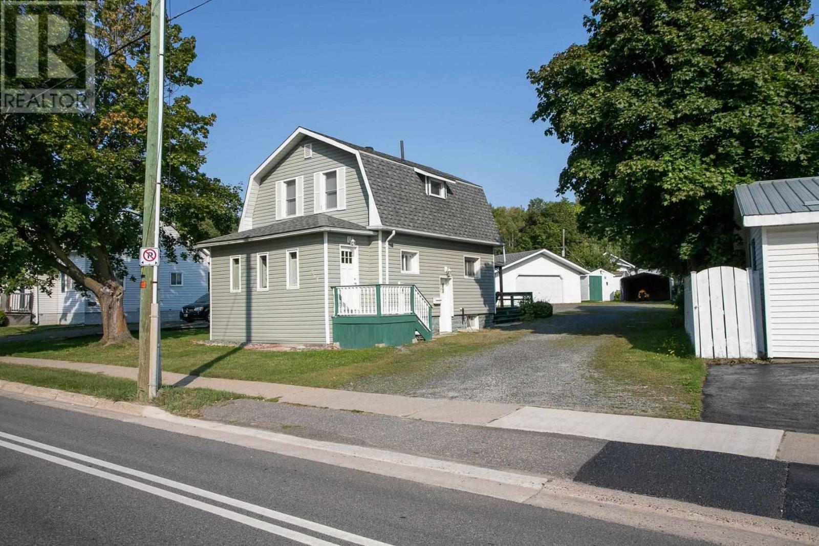 Photo de la propriété:  454 North St  ON P6B 2B4 