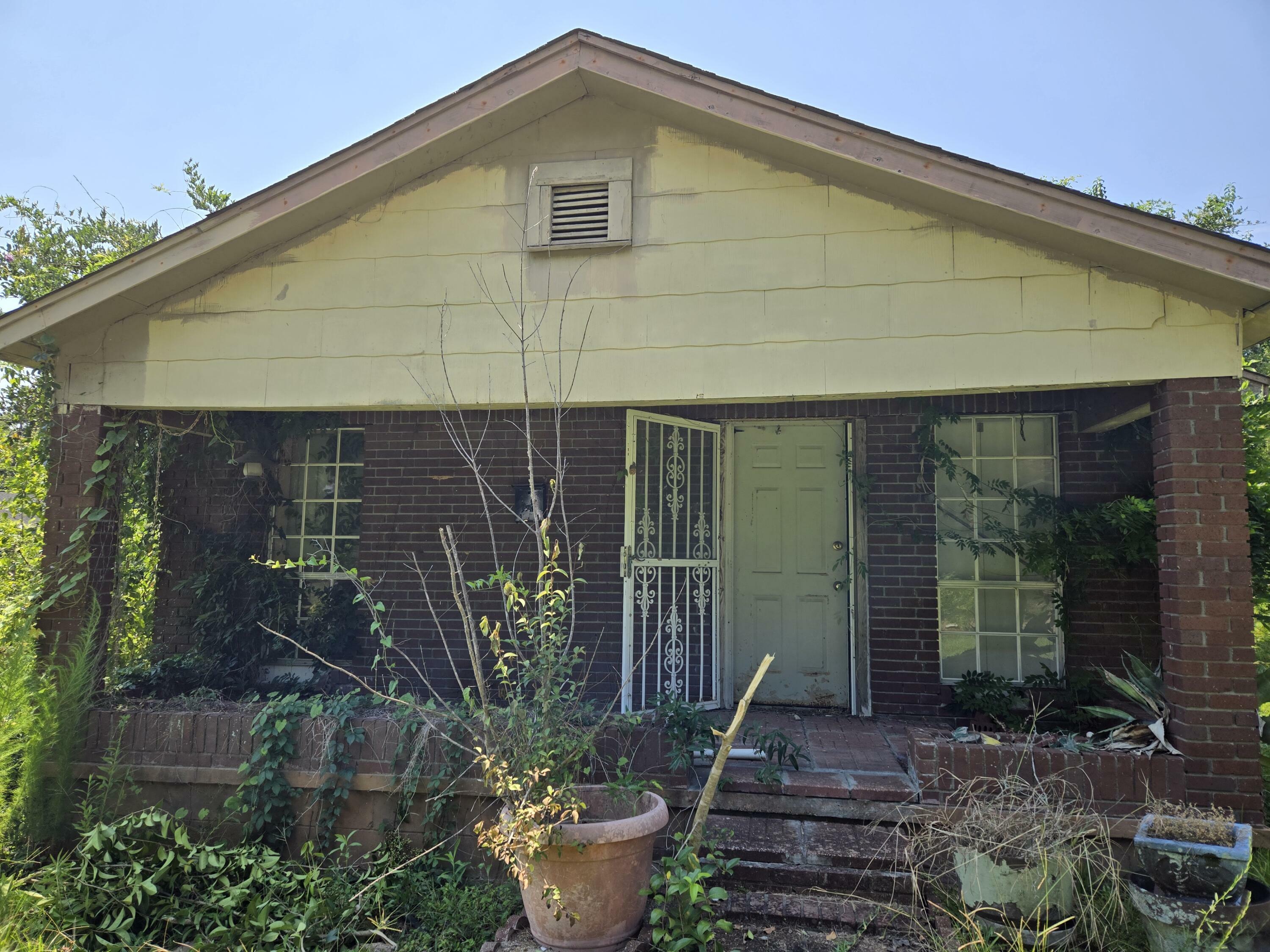 Property Photo:  502 Grady St.  MS 39437 