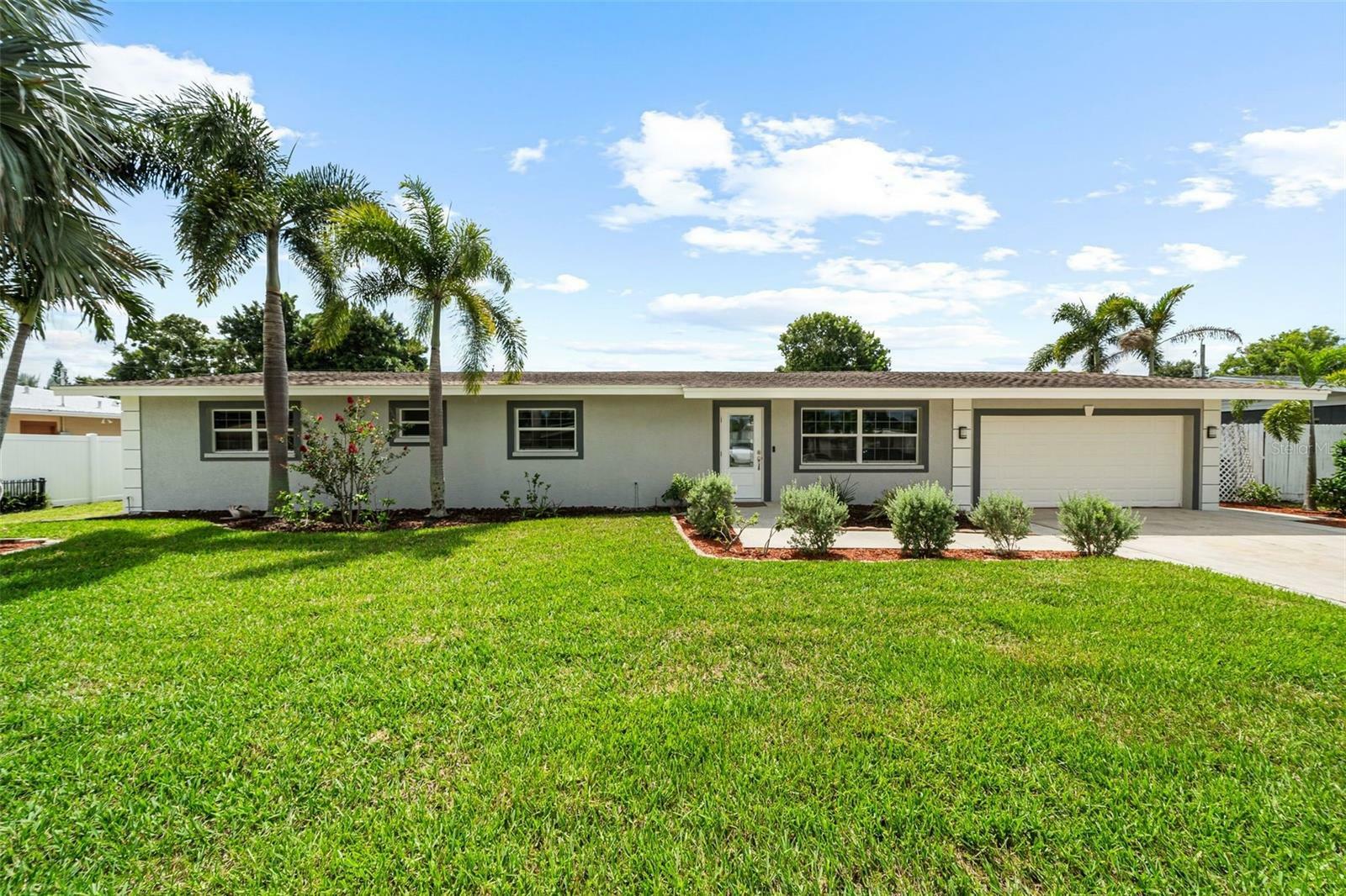 Property Photo:  5805 8th Avenue Drive W  FL 34209 