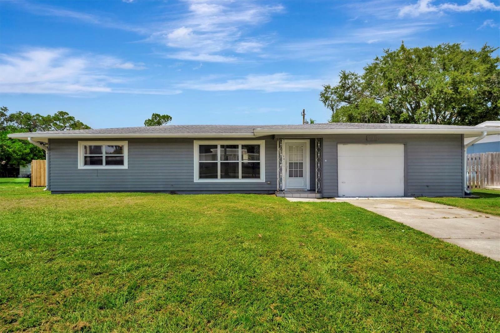 Property Photo:  321 Pearl Avenue  FL 34243 