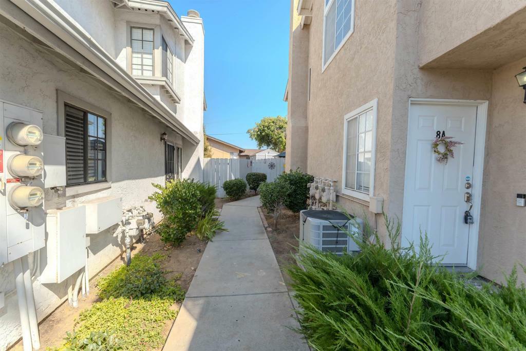 Property Photo:  1465 E Lexington Avenue 8B  CA 92019 