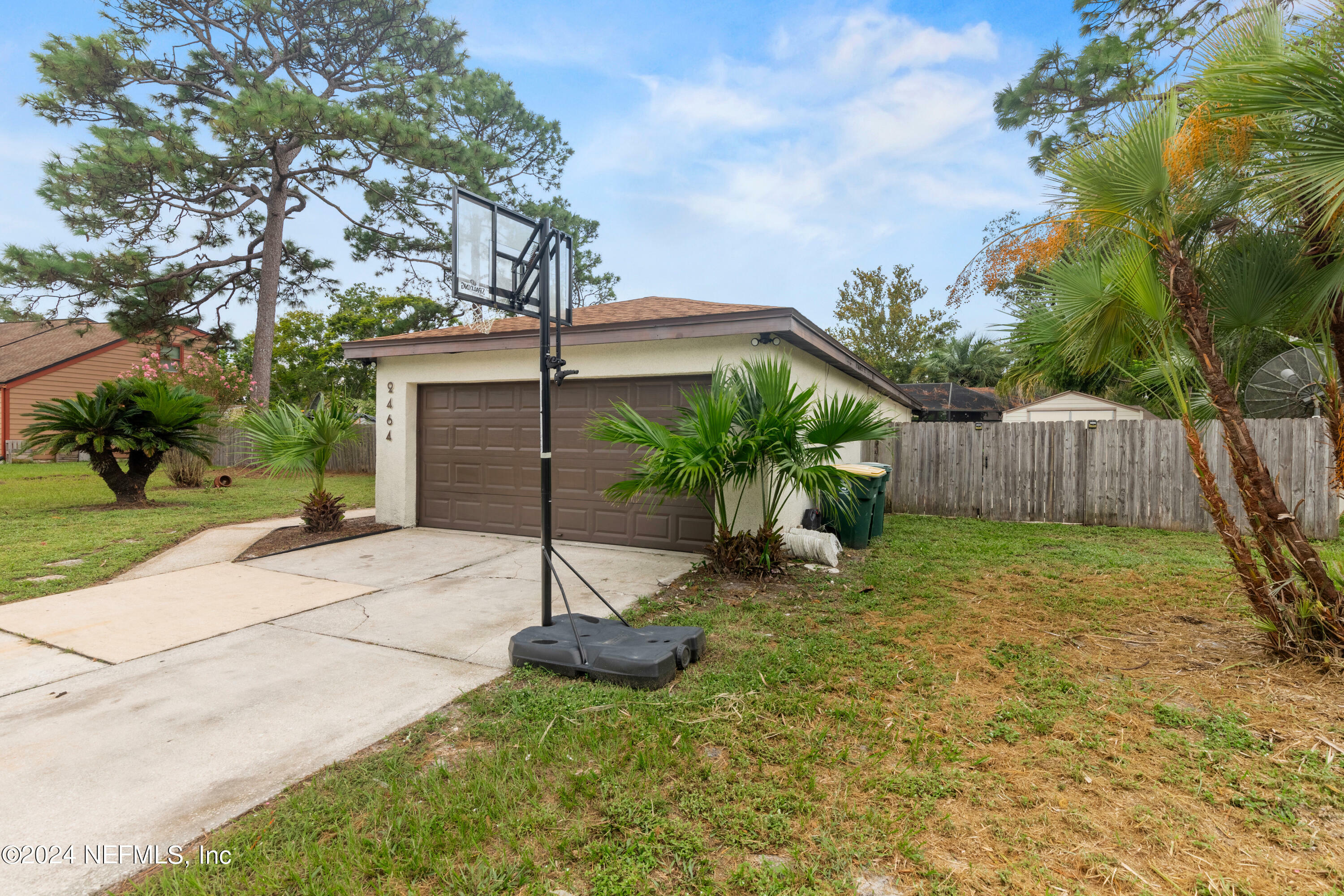 Property Photo:  2464 Oakview Drive  FL 32246 