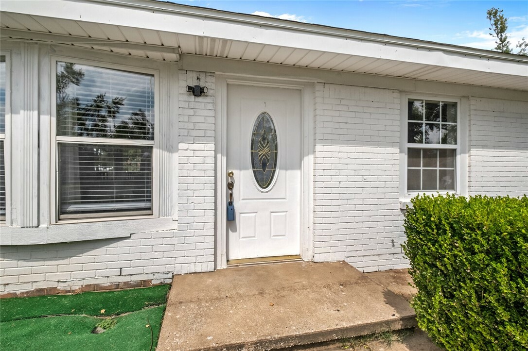 Property Photo:  1905 W Wood Street  AR 72756 