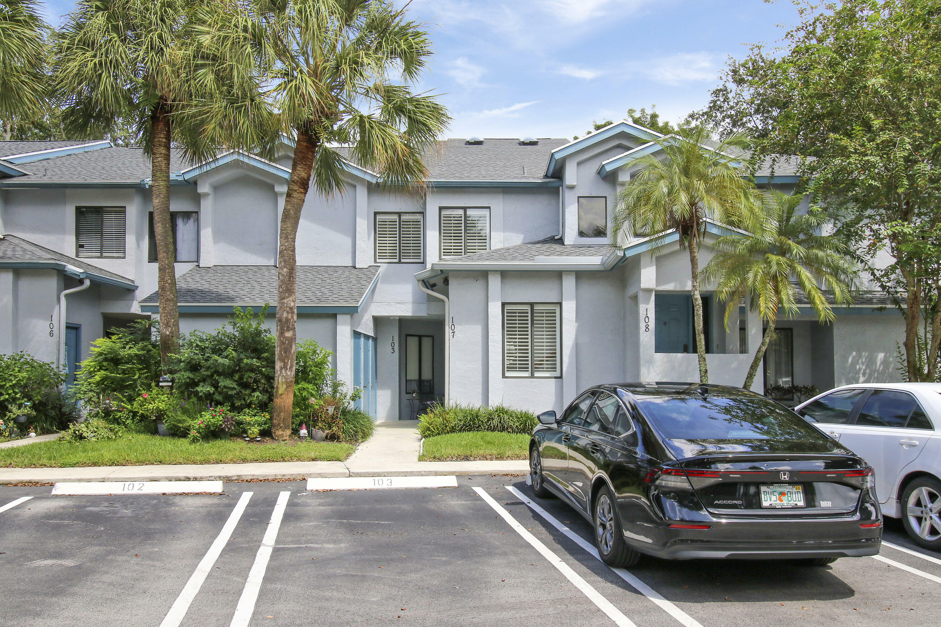 Property Photo:  107 Harbour Pointe Way  FL 33413 