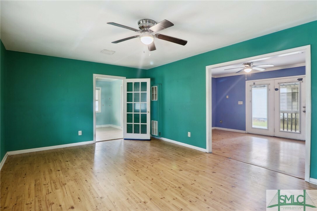 Property Photo:  221 Phillips Avenue  GA 31407 